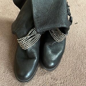 Vera Wang short leather boots